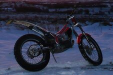 Snowy day 002.jpg