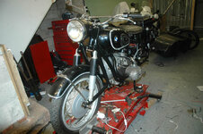 tank seat carbs on.jpg