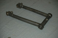 leading link grease nipple.jpg