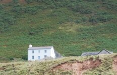 Gwen's cottage 1.JPG