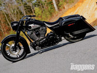0909_hrbp_12_z+2002_harley_davidson_road_king+left_view.jpg