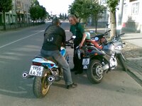 07082008 Gusiew, Ed og grensevakt på Honda prater i Gusiew 1..jpg