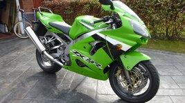 Kawasaki ZX9  July 2013.jpg