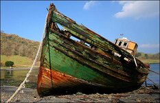 _45682412_old-fishing-boat-wreck-on-k.jpg