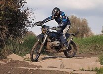 12 GS Carbon 1979266_361898863972664_5810335888716952058_o.jpg