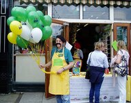 ballon seller.jpg
