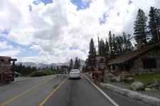 Yosemite entrance.jpg