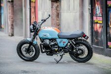 Moto-Guzzi-V7-from-Moto-Strada-left-side-rear-quarters-till-outdoor-1199x800.jpg