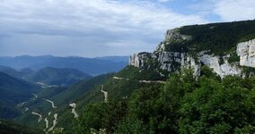 Road up the Vercors plateau (800x424).jpg