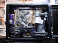 2. Box with items StopnGo Plugger, Electric pump..jpg