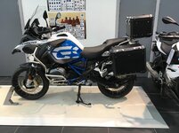 3200F9BD-B562-4506-BC4F-7E4E9F78366A.jpg