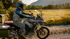 R1250GS-Adventure-gallery-1920x1080-02.jpg