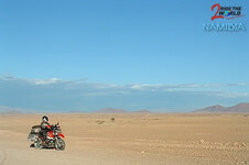 27032004_namibia_to_swakupmund_barren.jpg