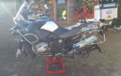 R1200GSA Wheels Off.jpg