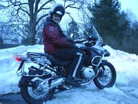 HansP i snø med ny Adventure, 050406.jpg