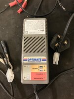 battery charger 1 .jpg