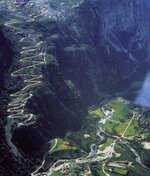 Lysebotn Flyfoto fineste av svingene 54kb.jpg