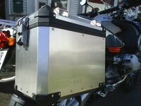 Adventurepanniers bakfra lås.jpg