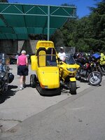 BMW sidecar Mazdamotor i gul sidevogn, hele forfra.jpg