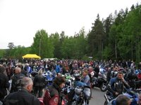 Tyrigrava folkehavet med Liv og Scarver midt i bildet.jpg