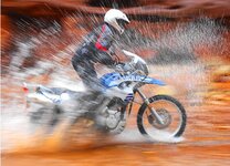 650dakarsplash spruter i vannpytt, fint!.jpg