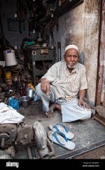 indian-man-sitting-in-his-workshop-bhuj-kutch-gujarat-india-DA6WNF.jpg