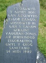 Sjøene 130706 steinskilt med walisisk tekst ved korset Bwlch y Groes 69kb.jpg