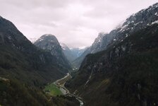 Nærøydalen utsikt fra Stalheimhotel  Mai05 27kb .jpg