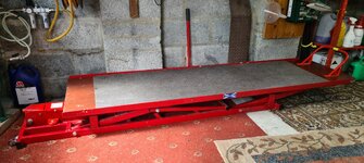 KD Benches Lift Table with carpet.jpg KD Benches Lift Table with carpet.jpg