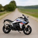 bmw-r1300rs-performance-sport-model-M-colours.jpg bmw-r1300rs-performance-sport-model-M-colours.jpg