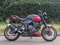 Triumph-Trident-800-01.jpg