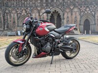 Triumph-Trident-800-10.jpg