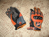 gloves-01.jpg