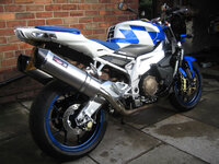 aprilia-03.jpg