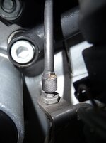 211109.001 r1100gs throttle cable near side 800.jpg