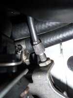 211109.001 r1100gs throttle cable off side 800.jpg