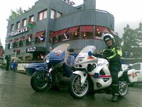 Balja og politimc og huset ons18juni-08.jpg
